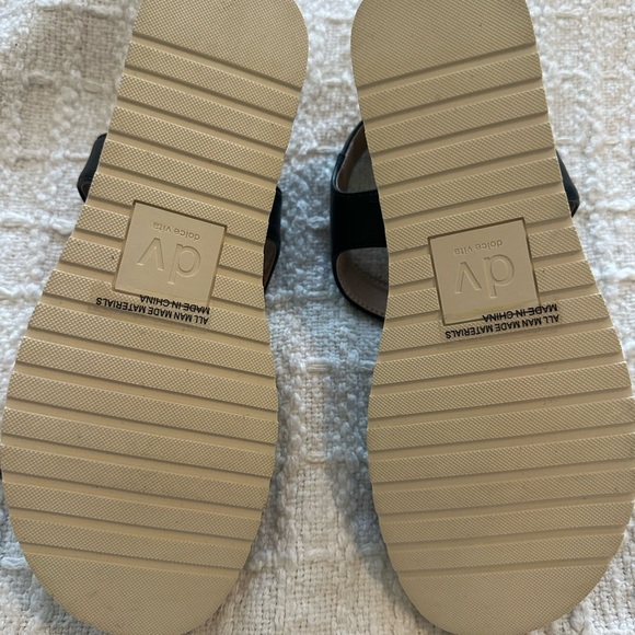 DV dolce vita Sz 6.5 Black Sandals with Gold Buckles - Picture 8 of 8